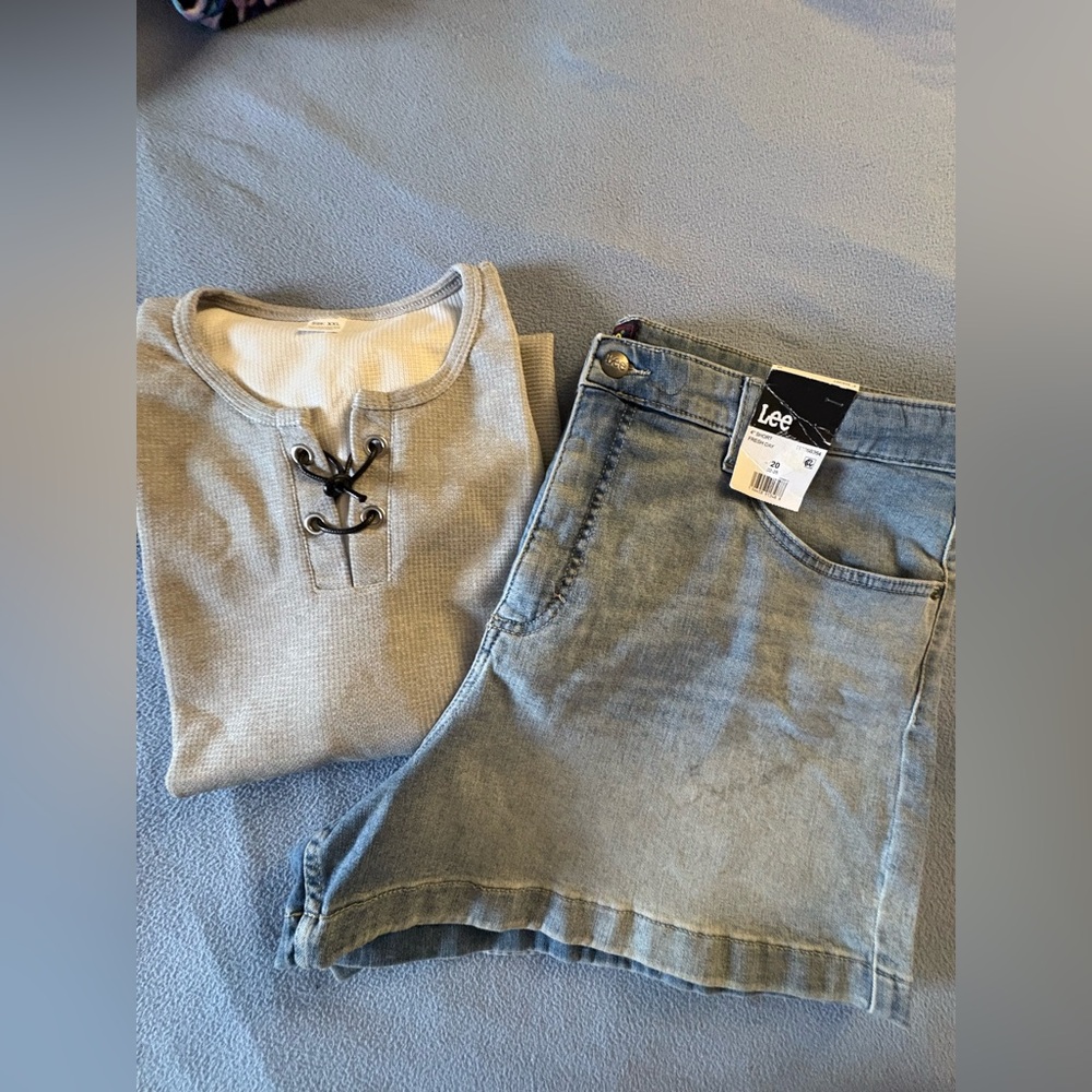 NWT- 20 Lee Light Blue Denim Jeans
XL  Gray Lace-Up Top
Summer soft active Set
